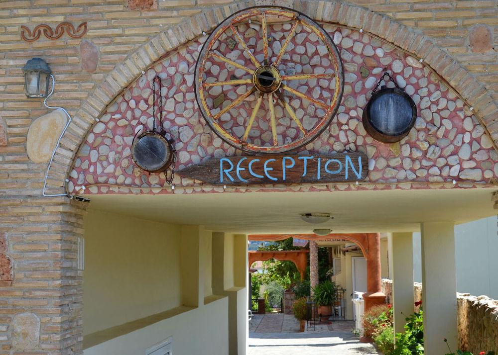 Mavrikos Hotel Планос Экстерьер фото